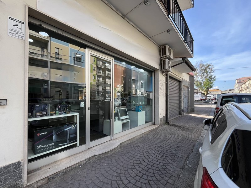 Negozio in Vendita a Catanzaro, zona Catanzaro Lido, 165'000€, 80 m²