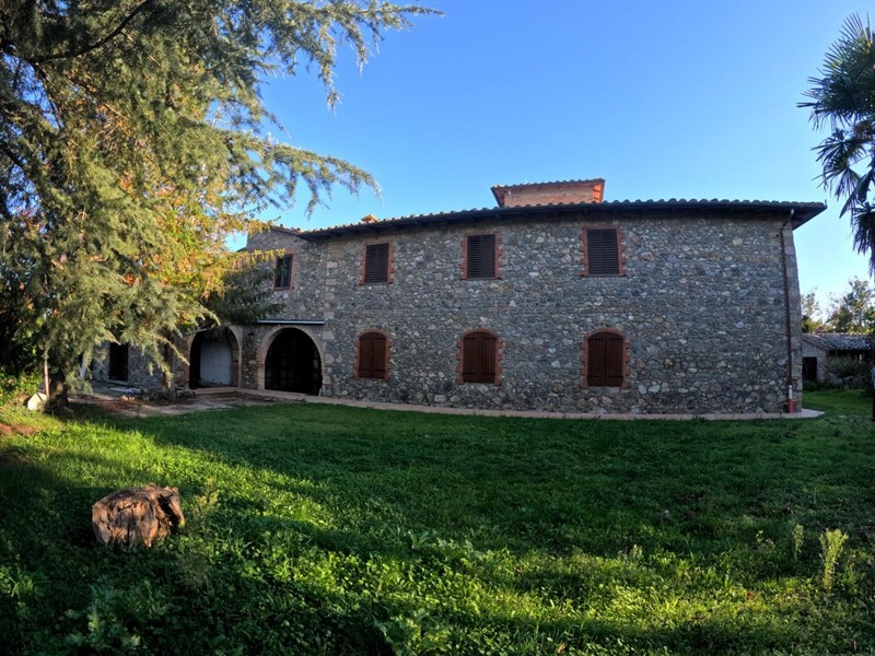 Casa di corte in Vendita a Casole d'Elsa, 750'000€, 700 m², con Box