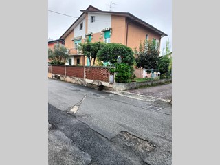 Quadrilocale in Vendita a Massa, zona Marina di Massa, 265'000€, 75 m², arredato