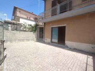 Appartamento in Vendita a Tagliacozzo, 85'000€, 145 m²