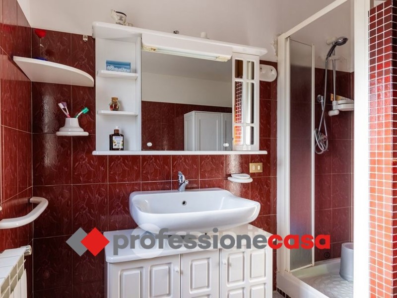 Villa bifamiliare in Vendita a Pomezia, 320'000€, 220 m²