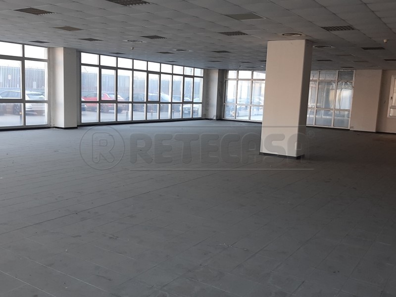 Immobile commerciale in Affitto a Vicenza, 4'500€, 750 m²