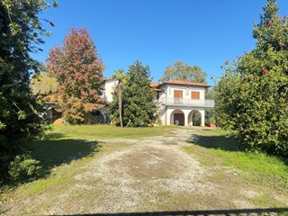 Casa Indipendente in Vendita a Pietrasanta, 1'100'000€, 400 m²