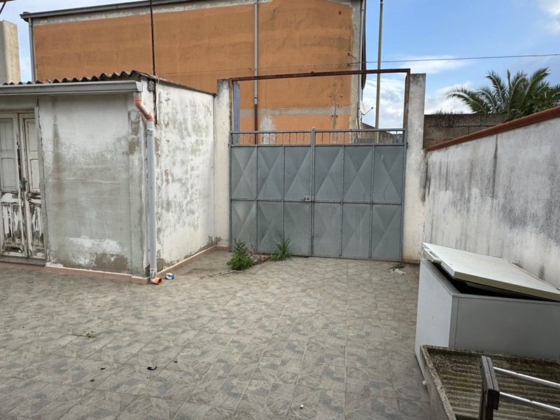 Casa Indipendente in Vendita a Decimoputzu, 70'000€, 160 m²