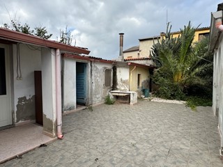Casa Indipendente in Vendita a Decimoputzu, 70'000€, 160 m²