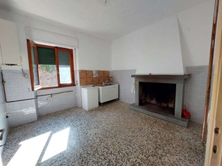 Trilocale in Vendita a San Godenzo, 90'000€, 100 m², con Box