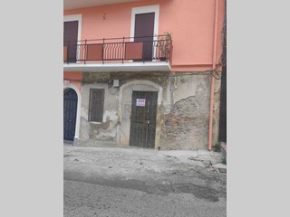 Bilocale in Vendita a Messina, 18'000€, 65 m²