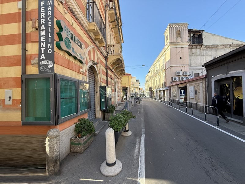 Capannone in Affitto a Catanzaro, zona Lido Corso, 1'500&euro;, 110 m²