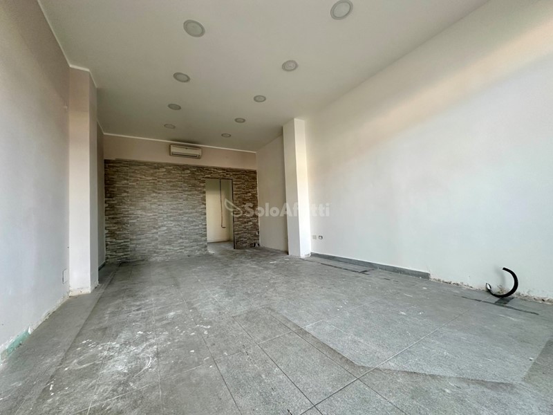 Capannone in Affitto a Latina, zona Borgo Podgora, 650€, 40 m²