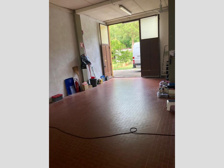 Capannone in Vendita a Rufina, 130'000€, 202 m²