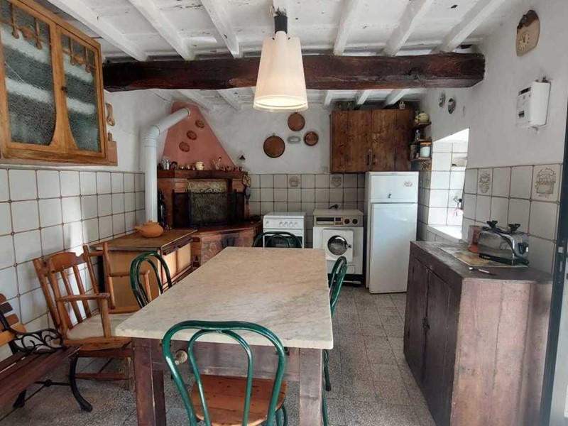 Rustico in Vendita a Londa, zona Londa, 70'000€, 70 m²