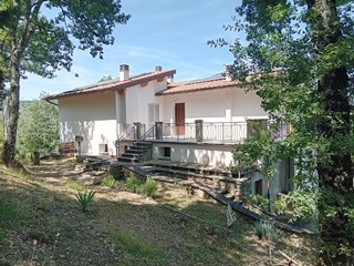 Villa bifamiliare in Vendita a Vicchio, 275'000€, 171 m²