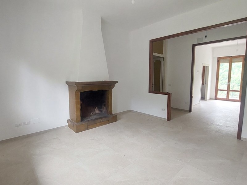 Quadrilocale in Vendita a San Godenzo, zona San Godenzo, 133'000€, 85 m², con Box