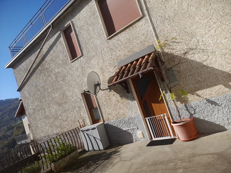 Casa Indipendente in Vendita a Val Brembilla, zona Gerosa, 75'000€, 47 m²