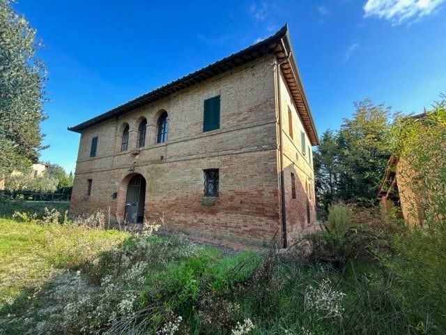 Casale in Vendita a Siena, 580'000€, 350 m²