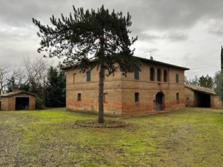 Casale in Vendita a Siena, 580'000€, 350 m²