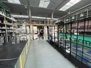 Capannone in Vendita a San Giuliano Terme, zona La Fontina, 360'000€, 600 m²