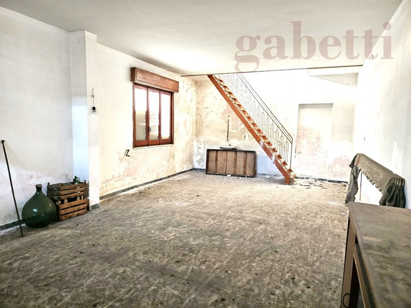 Casa Indipendente in Vendita a Copertino, 110'000€, 220 m²