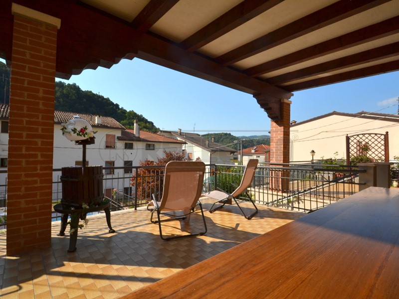 Casa Semi Indipendente in Vendita a Valdagno, 240'000€, 202 m², con Box