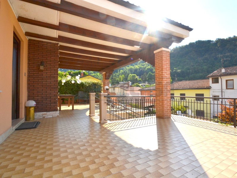 Casa Semi Indipendente in Vendita a Valdagno, 228'000€, 202 m², con Box