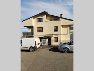 Appartamento in Vendita a Solignano, zona Rubbiano, 85'000&euro;, 110 m²