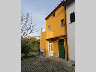 Casa Semi Indipendente in Vendita a Castel Frentano, 85'000€, 120 m², con Box