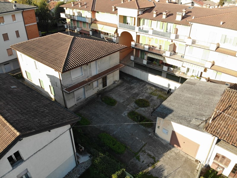 Villa in Vendita a Torbole Casaglia, 255'000€, 334 m², con Box