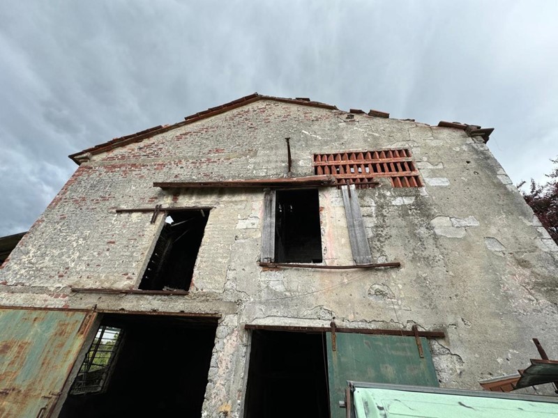 Capannone in Vendita a Vezzano Ligure, 35'000€, 195 m²