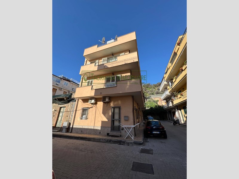 Quadrilocale in Vendita a Taormina, zona Mazzeo, 350'000€, 85 m²
