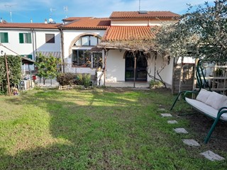 Casa Indipendente in Vendita a San Giuliano Terme, zona Pappiana, 420'000€, 160 m²