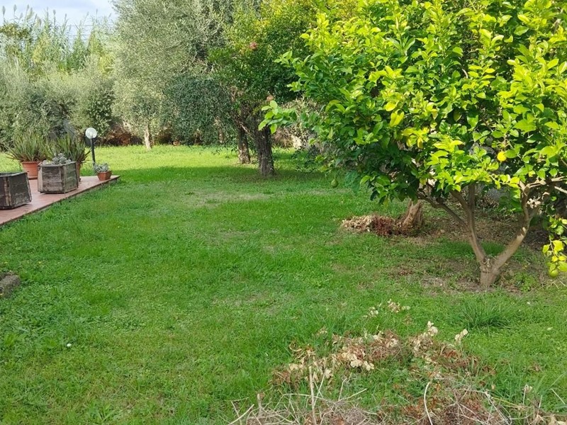 Villa bifamiliare in Vendita a Cascina, zona Visignano, 395'000€, 140 m²