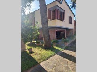 Casa Indipendente in Vendita a Santa Croce sull'Arno, 350'000€, 250 m², con Box