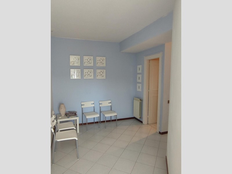 Ufficio in Vendita a Ponsacco, 60'000€, 60 m²
