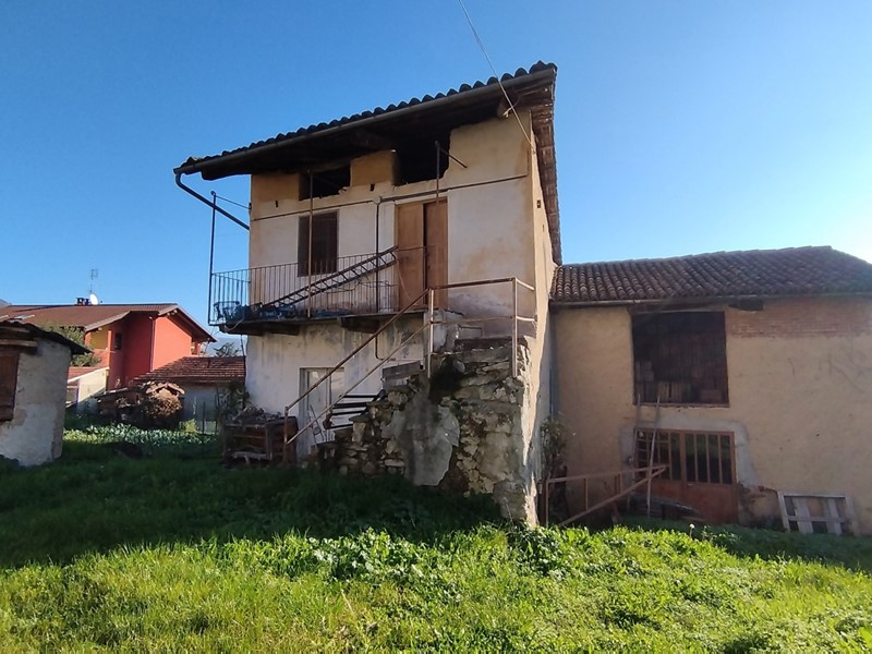 Casale in Vendita a Cumiana, 58'000€, 180 m²