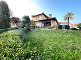 Villa in Vendita a Bra, 220 m²
