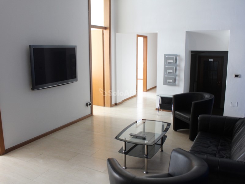 Ufficio in Affitto a Bolzano, zona Industriale, 550&euro;, 80 m²