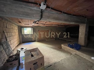 Capannone in Vendita a Monte Argentario, zona Porto Santo Stefano - Centro, 70'000€, 70 m²