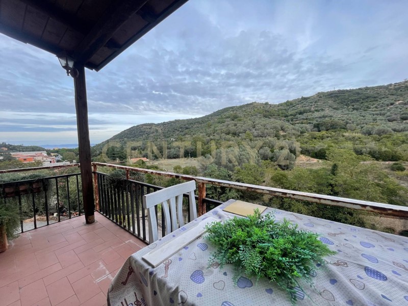Quadrilocale in Vendita a Monte Argentario, zona Porto Santo Stefano - Campone, 250'000€, 121 m², con Box