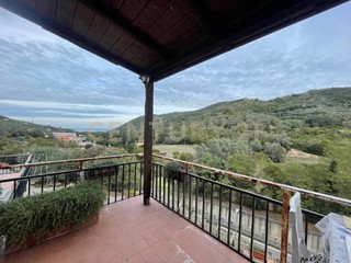 Quadrilocale in Vendita a Monte Argentario, zona Porto Santo Stefano - Campone, 250'000€, 121 m², con Box