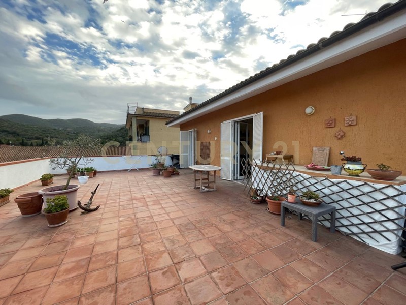 Quadrilocale in Vendita a Monte Argentario, zona Porto Santo Stefano - Campone, 370'000€, 117 m²