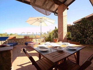 Appartamento in Vendita a Isola del Giglio, zona Giglio Porto, 550'000€, 95 m²