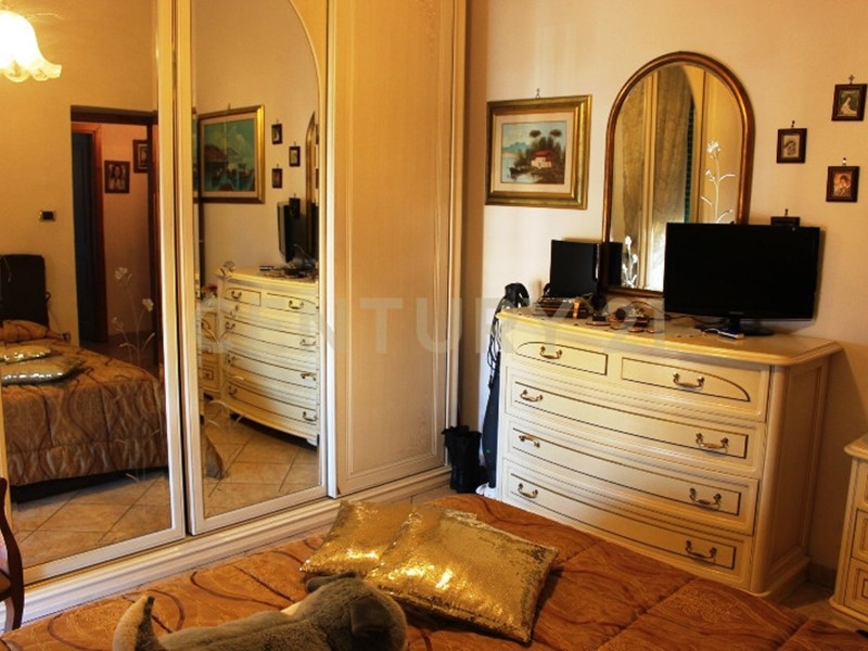 Quadrilocale in Vendita a Monte Argentario, zona Porto Santo Stefano - Zona Panoramica, 250'000€, 95 m²