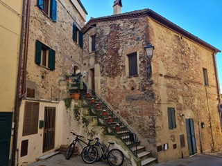 Casa Semi Indipendente in Vendita a Cinigiano, zona Sasso d'Ombrone, 120'000€, 125 m²