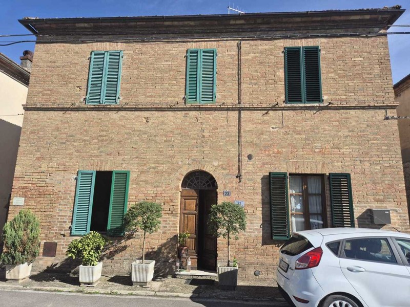Casa Semi Indipendente in Vendita a Montalcino, 65'000€, 107 m²