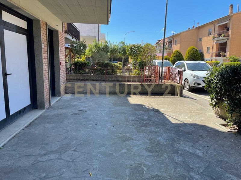 Immobile commerciale in Vendita a Orbetello, zona Albinia, 140'000€, 75 m²