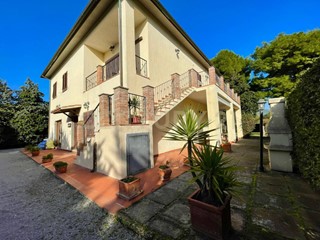 Casa Indipendente in Vendita a Orbetello, 690'000€, 300 m²