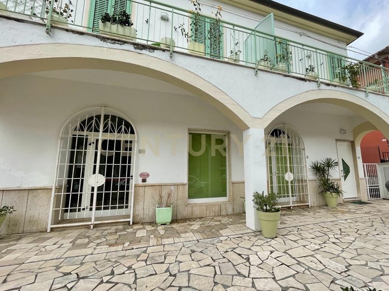 Casa Indipendente in Vendita a Orbetello, zona Albinia, 790'000€, 220 m²