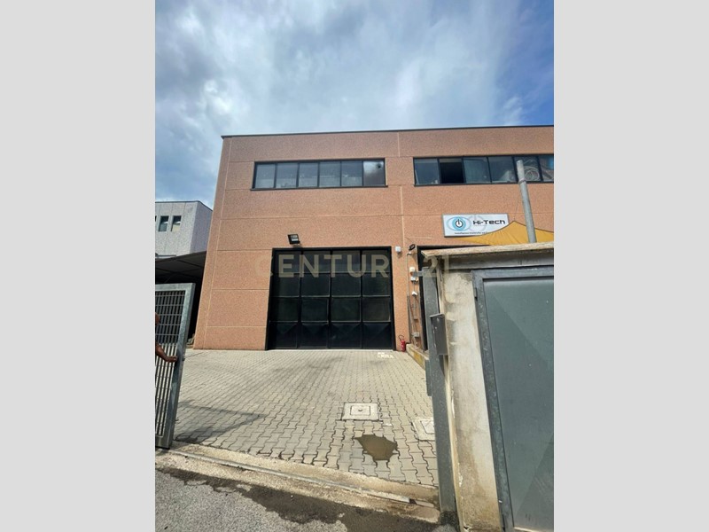 Capannone in Vendita a Monte Argentario, zona Porto Santo Stefano - Campone, 260'000€, 300 m²