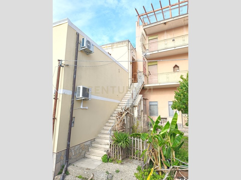 Casa Semi Indipendente in Vendita a Messina, 40'000€, 176 m²