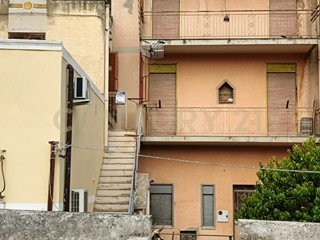 Casa Semi Indipendente in Vendita a Messina, 40'000€, 176 m²